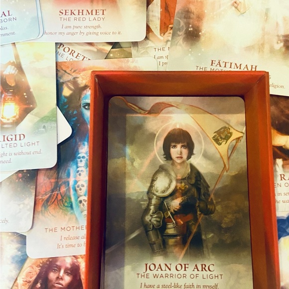 The Divine Feminine Oracle card deck - Picture 7 of 9